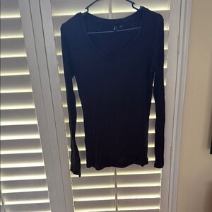 Elegant Black V-Neck Women's Top